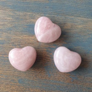 Rozenkwarts hartje gebold – Edelsteen 4 cm.